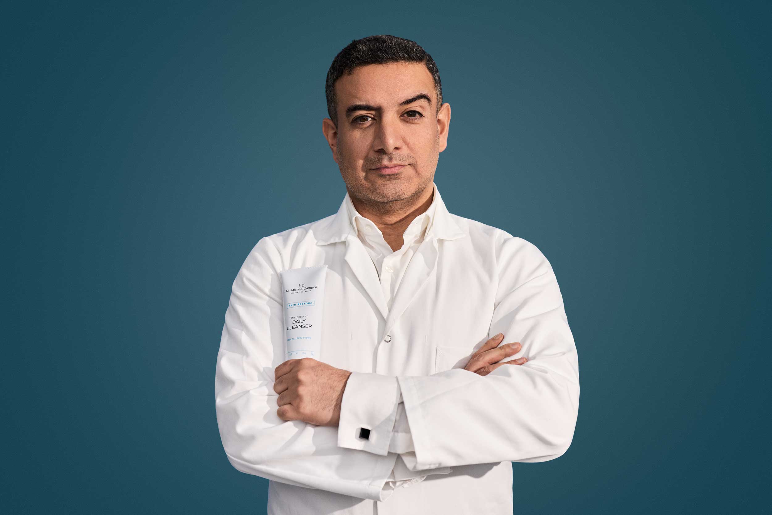 dr-Michael-Zangani-holder-daily-cleanser-2